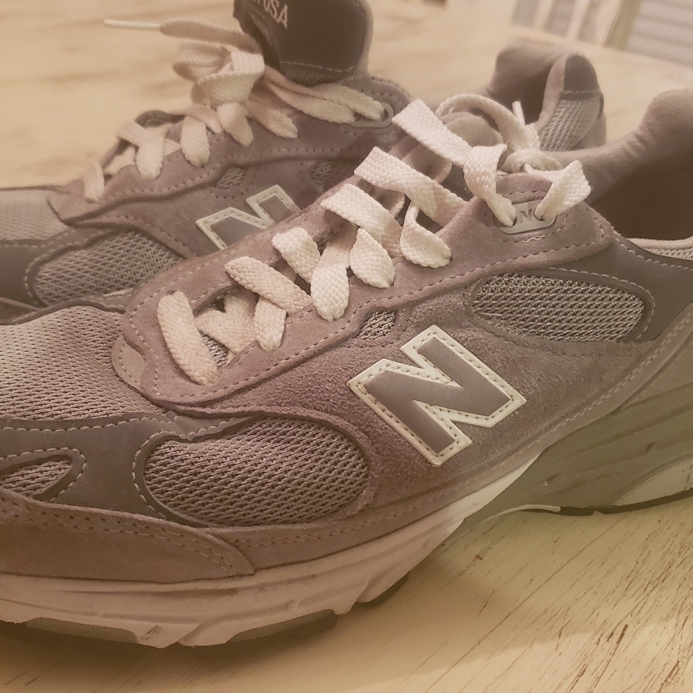Barely worn 993 New Balance Shoes. Size 11.5.